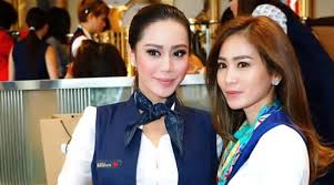 Nah yang satu ini, bunga zainal menjual. Seksi Pamer Tato Salib Di Punggung Kakak Bunga Zainal Juga Pindah Agama