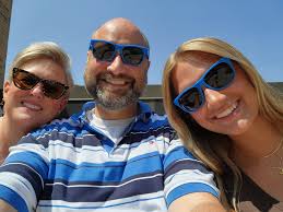 My family and I had an amazing time at the National Aviary in Pittsburgh.  Their new Sky Deck show is really, really neat... They let the raptors and  vultures fly around outside!