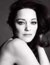 Alors que notre icône nationale est à l'affiche avec pas moins de 4 films, elle nous offre une belle surprise en annonçant publiquement sa deuxième grossesse ! Marion Cotillard The New Face Of N 5 Zoe Magazine
