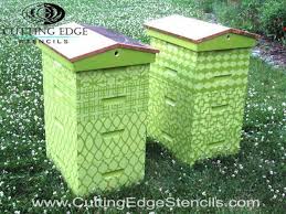 How To Make A Hand Painted Beehives Beekeepingtips Bienenhaltung Mobelschablone Bienenstock