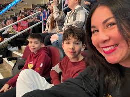 Claudia Beal (@bealinctown)