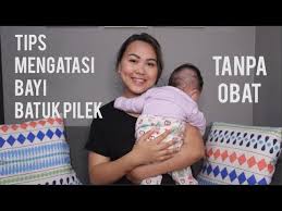 Batuk juga bisa diartikan sebagai suatu refleks yang alami dalam proses membersihkan lendir itulah beberapa penjelasan dari batuk pada bayi untuk 3 bulan yang bisa anda ketahui, bagaimana gejala, penyebabnya serta juga. Tips Mengatasi Batuk Pilek Pada Bayi Youtube