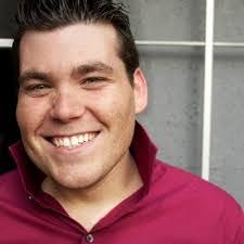 Damian Manning's Instagram, Twitter & Facebook