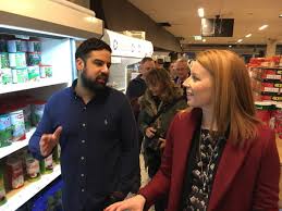 I skäggetorp finns hela världen representerad. Annie Loof En Twitter Ideella Eldsjalar Som Anton Juholt Som Dragit Igang Fc Orten Dar 150 Unga Spelar Fotboll Varje Lordagskvall Eldsjalar Foretagare O Fastighetsagare Som Gor Skillnad I Skaggetorp Mycket Bra