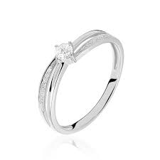 Leur matériau différaient selon l'anneau devient ainsi une stylisation particulièrement efficace de ce serpent protecteur. Bagues Solitaires Or Diamant Ronde 4 Griffes Blanc 375 1000 B3dfbdw555j Histoire D Or