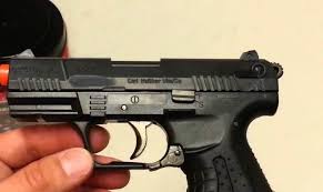 Nu Avea Permis De Port Arma Dar Se Plimba Cu Pistolul La Vedere Pe Un Bulevard Din Timisoara