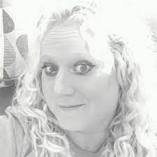 Ellie Slaymaker's Instagram, Twitter & Facebook