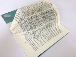 Il est un ajout mignon à n'importe quel jardin de fées. Fabriquer Un Herisson Porte Papiers Photos Avec Un Vieux Livre Tuto Diy