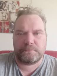 Hi I'm Richard and it's day one for me after a 3 day bender,I took this pic  this morning of my bloated face as a reminder,I'm turning 50 in August and I