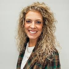 Deborah Howlett's Instagram, Twitter & Facebook