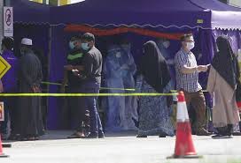 Seramai 110 murid/pelajar sekolah rendah dan menengah menerima sumbangan yang disampaikan oleh pegawai penyelaras kadun n38 bayan. Kira Kira 2 000 Mohon Bantuan Zakat Pulau Pinang