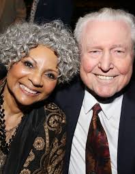 🌟 Honoring a Broadway legend! 🌟 Leslie Uggams receives the 12th Annual  John Willis Award for Lifetime Achievement in the Theatre at this year's  79th Annual Theatre World Awards. She previously won