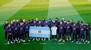 O psg tem tudo acertado com donnarumma. Neymar Di Maria E Restante Do Elenco Do Psg Prestam Homenagem A Maradona Ate Sempre Diego Lance R7 Futebol