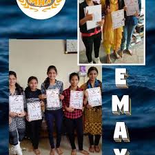 E Max Education Emaxindia Youtube In 2020 Education Franchise Education Education Network