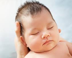 Jika buah hati anda sudah pada perkembangan bayi 8 bulan, anda sebagai orang tua janganlah merasa heran karena pada usia ini buah hati anda sudah sangat mengerti. Tahapan Pertumbuhan Perkembangan Bayi Usia 0 6 Bulan