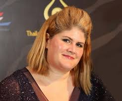 Tara Hanrahan's Instagram, Twitter & Facebook