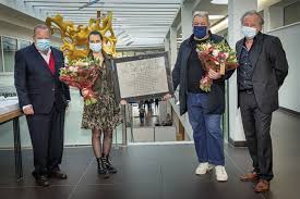 Samen met een nederlandse undercoverjournalist heeft de krant het laatste nieuws de man in kwestie maandenlang gevolgd. West Vlaams Ambassadeur 2020 Wim Opbrouck En Saghine Lampaert Volgen Niels Destadsbader Op Focus En Wtv