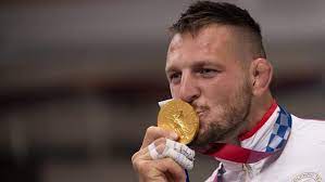 Nejslavnější český judista lukáš krpálek začal chodit s bratrem na karate, ale po měsíci ke svému překvapení zjistili, že trénují judo. Kamssq9uhvktvm