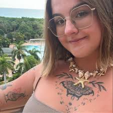 Freida McFadden's writing is mediocre