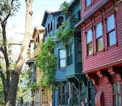 Eskiden aşure yerken hangisinin ilk ağza geleni çıkarılarak yıkanıp, bereket getirdiğine inanıldığından para kesesine atılırdır? Istanbul Da Nostalji Kuzguncuk Ta Gezilecek Yerler