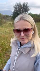 It’s World Menopause Awareness Month 🥳, And to celebrate you beautiful  ladies who might be in the think of it and need some support, I’m giving  away 3 consultations with moi! 😁, You can fill me in