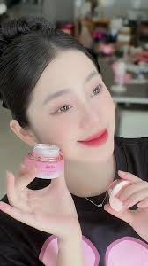 🌸 Da muốn đẹp thì phải dưỡng nha mấy bà ơi. Chăm da cực thích cùng Kem  Dưỡng Collagen thoa vô là mê liền luôn.