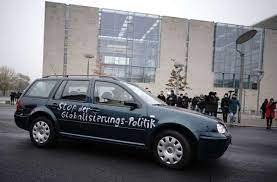Trained as a physicist, merkel entered politics after the 1989 fall of the berlin wall. Vorfall Am Kanzleramt Bestand Gefahr Fur Bundeskanzlerin Angela Merkel Politik Stuttgarter Zeitung