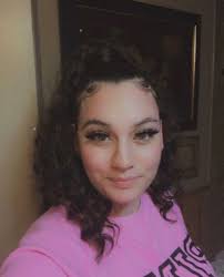 Hello everyone, Im Madeline, I'm 30 years young. Single mom of two adorable  kids I live in St Louis I'm a cook , I have been for 3 years I'm here to