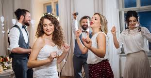 Eine hochzeitsfeier ohne musik kann man sich kaum vorstellen, sie ist ein zentrales element. Hochzeitsmusik Die Besten Tipps Ideen Fur Die Musik Zur Hochzeit
