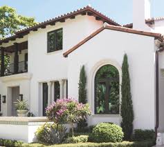 A Delray Beach Home Channels Historic Florida Luxe Interiors Design Mediterranean Homes Exterior Spanish Style Homes Florida Homes Exterior