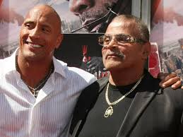 Von jake kasdan mit dwayne johnson. Dwayne Johnsons Vater Ist Tot Rocky Johnson Stirbt Mit 75 Jahren Trend Magazin Dwayne Johnson Wrestling Schauspielerei