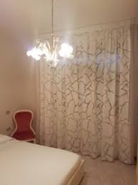 Nella camera da letto trascorriamo i nostri momenti di riposo e relax e le tende che abbiamo selezionato per te contribuiscono. Come Scegliere Il Colore Delle Tende Da Interni Gani