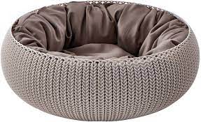 The range of indoor and outdoor planters not only have the appearance of knit, but they also express the tactility of something softer and deeply textured proving the versatility and possibilities of plastic. Keter 54 6 X 54 6 X 19 1 Cm Knit Cozy Pet Bett Mit Kissen Fur Katzen Und Hunde Kleine Bis Mittelgrosse Sandy Amazon De Haustier