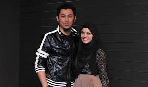 He set the record as the youngest director to win the malaysian film festival, doing so at the age of 26. Kisah Cinta Puteri Sarah Liyana Syamsul Yusof Archives