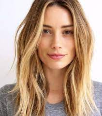 Pour des cheveux lisses, la coupe la plus simple est le fait de lâcher les cheveux, après un pour des cheveux crépus, il est possible de les dresser, faire des tresses ou les friser. Coupe De Cheveux Femme 20 Idees Pour Tous Les Types De Cheveux