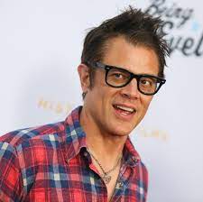 Just how did johnny knoxville get in character as irving zisman for jackass presents: Johnny Knoxville Ex Jackass Star Schnauzt Sich Auge Aus Dem Kopf Stern De