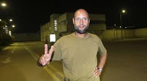 Jul 31, 2021 · أثار سيف الإسلام القذافي نجل الزعيم الليبي الراحل معمر القذافي، الجدل مجددا بعد اختفاء دام ما يقرب من 10 أعوام، حيث ظهر في أول مقابلة مصورة مع صحيفة نيويورك تايمز الأميركية، مساء أمس الجمعة، بملامح متغيرة، مرتديًا. Ù‚Ø°Ø§Ù Ø§Ù„Ø¯Ù… Ø³ÙŠÙ Ø§Ù„Ø¥Ø³Ù„Ø§Ù… Ø§Ù„Ù‚Ø°Ø§ÙÙŠ Ø£Ø¨Ø±Ø² Ø§Ù„Ù…Ø±Ø´Ø­ÙŠÙ† Ù„Ù„ÙÙˆØ² Ø¨Ø±Ø¦Ø§Ø³Ø© Ù„ÙŠØ¨ÙŠØ§