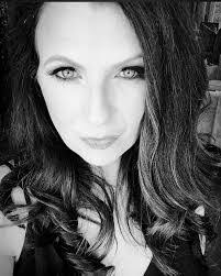 Ashlee Russ's Instagram, Twitter & Facebook