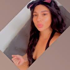 Mia Kasa 🍒 (@officialmiakasa)