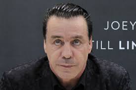 Jun 01, 2021 · rammstein frontman till lindemann has released a video for ich hasse kinder. Rammstein Till Lindemann Schockt Mit Gedicht Uber Vergewaltigung Gala De