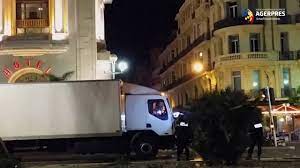 Inca un roman e dat disparut hisham kahlfallah a facut de mai multe ori turul spitalelor si era epuizat cand a ajuns, duminica, in fata centrului pentru victime din nisa. Atentat Nisa Momentele In Care PoliÅ£istii Trag Spre Camion Si Atacator Youtube