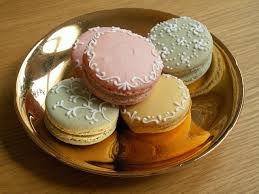 Macarons Decorated With Royal Icing Cupcake Cakes Macaron Cookies Creative Desserts