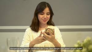 Selain itu, dia turut dirujuk dengan dokumen maklumat terperinci kenderaan dan insurans kenderaan dan diminta mengesahkan nama pemilik kenderaan seperti yang didaftarkan pada dokumen tersebut. Maklumat Terperinci Kenderaan Dan Insurans Duduk Bersila Cute766