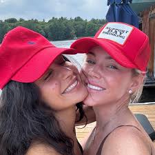 The best weekend with the Bosa's 🫶🏻 Blenda and I even mastered 😉 our  first TikTok dance 🤣. Huge thanks to our hosts and Happy birthday Justin.  🎈 🍾 🍔 🍷 🍻 🎉 🎈