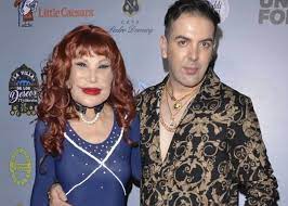 Su novio, el cantante markos d1 le está haciendo la competencia y subió a sus redes. A Los 68 Anos Lyn May Se Casa Con Su Novio 30 Anos Menos Que Ella Tn8 Tv Nicaragua