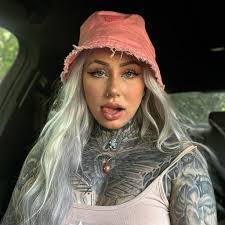 Laura Clemmer's Instagram, Twitter & Facebook