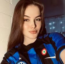 Paura a Firenze: malore per Edoardo Bove, il giocatore italiano è stato  portato via in ambulanza. Sospesa la gara tra Fiorentina e Inter 🙏