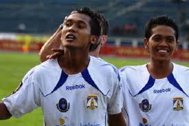 Suporter kecewa setelah klub kesayangannya tidak mampu lolos ke babak 16 besar liga 3 nasional. Terungkap Kisah Aneh Persiba Yang Tak Mau Juara Isl 2009 2010 Karena Tak Punya Uang Bolasport Com