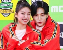 Itzy's yeji and lee daehwi just revealed they are a lot closer than anyone realized. Hyunjin X Yeji Play Jigsaw Puzzle For Free At Puzzle Factory
