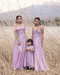1 set terdiri dari 1 dress ibu dan 1 dress anak. 11 Ide Gaya Kembaran Ibu Anak Buat Kondangan Dari Para Seleb